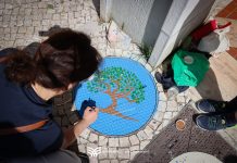 Tejo Ambiente apoia projeto que transforma tampas de saneamento em obras de arte em Tomar